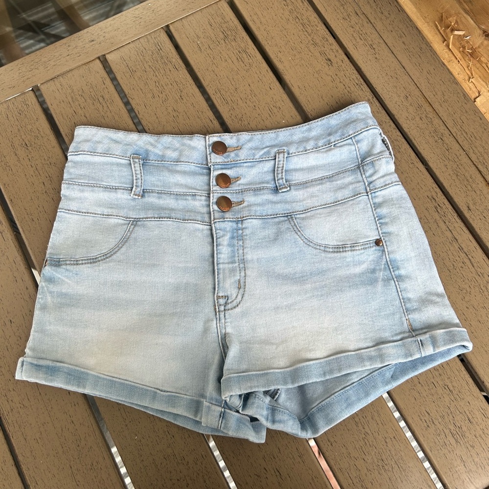 Refuge Charlotte Russe Light Wash Stretch Denim Jean Cuffed Shorts w Buttons